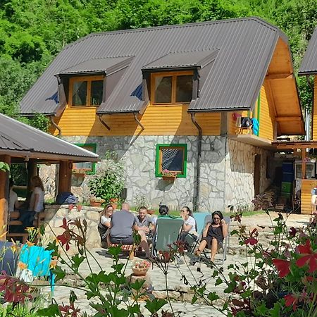 Rafting Camp Encijan Hotel Foca Kültér fotó