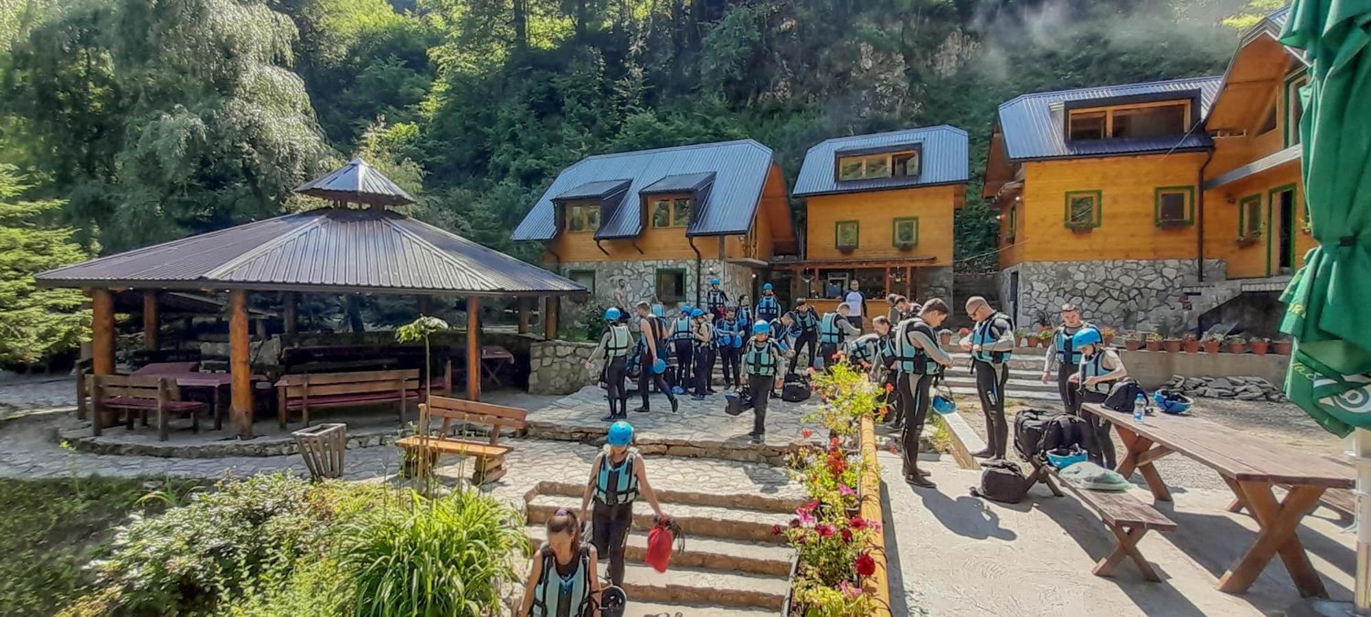 Rafting Camp Encijan Hotel Foca Kültér fotó