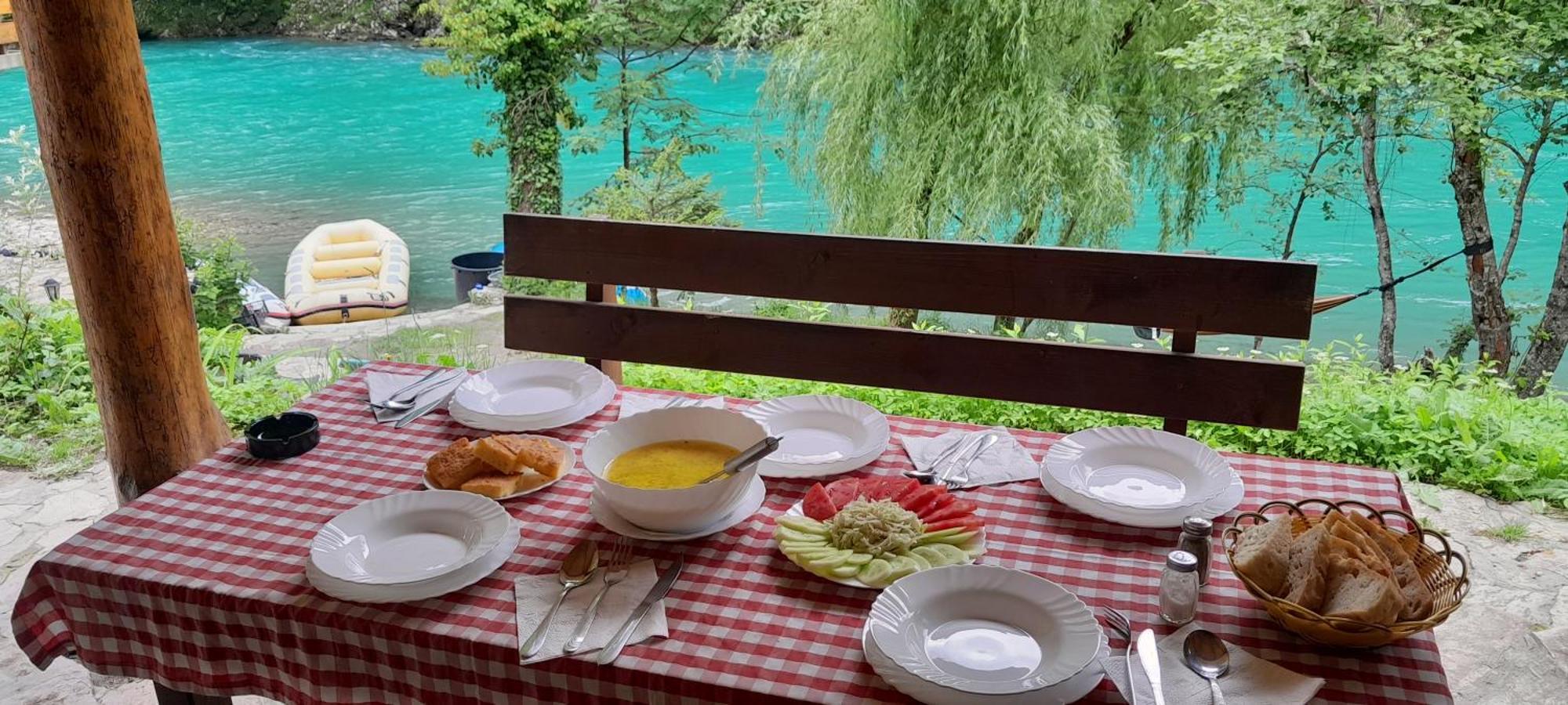 Rafting Camp Encijan Hotel Foca Kültér fotó